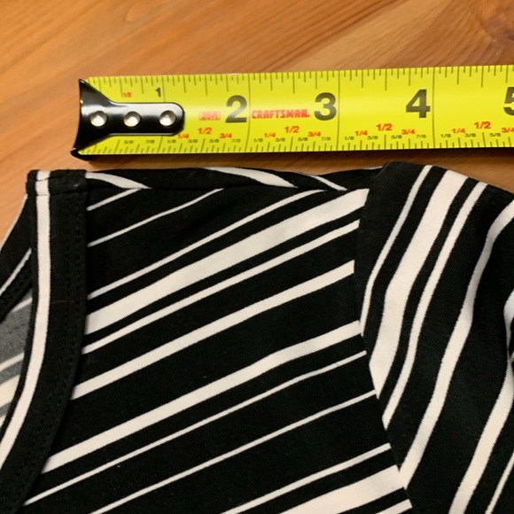 Kenneth Cole black-and-white striped dress w pockets, summer weight w stretch - Picture 8 of 11